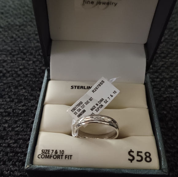 Woman's Sterling silver ring size 7 new - Picture 2 of 2